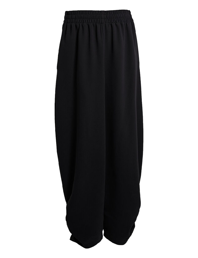 Tryano Com Shop Crepe Trousers From 288 For 1230 00 Free Delivery Tryano Com Uae These effortless see by chloé trousers are just what your everyday wardrobe needs to feel all new again. tryano com